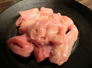 テッチャン（大腸。歯応えあり）  コブクロ（子宮。コリコリした食感）のサムネイル画像